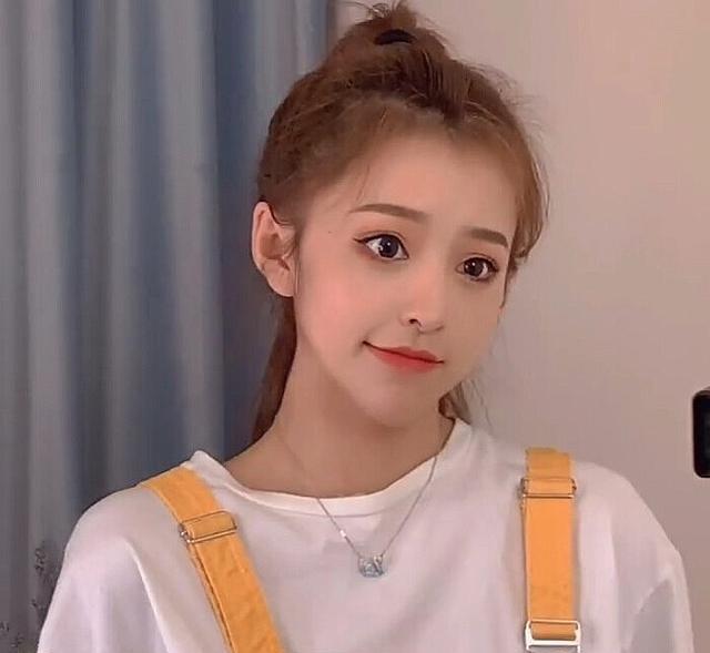 修图|知名颜值网红未P图照流出，真人与美颜后违和，网友让她开修图班