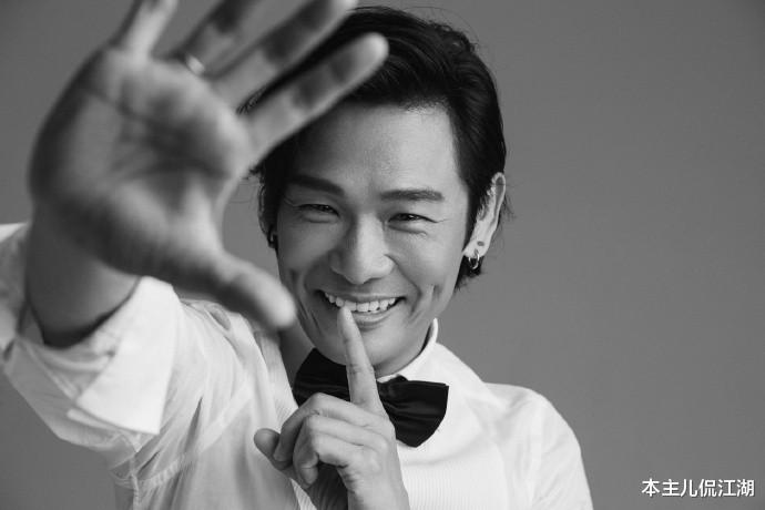 杜德伟|杜德伟指着怀里的美女，对吴君如说，我就是出轨了，你一起不