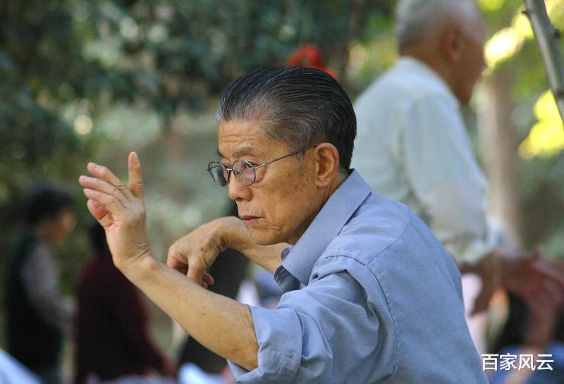 医生|医生提醒血压高的人:避开3个晨起“恶习”,让血压更平稳,活得更长寿!