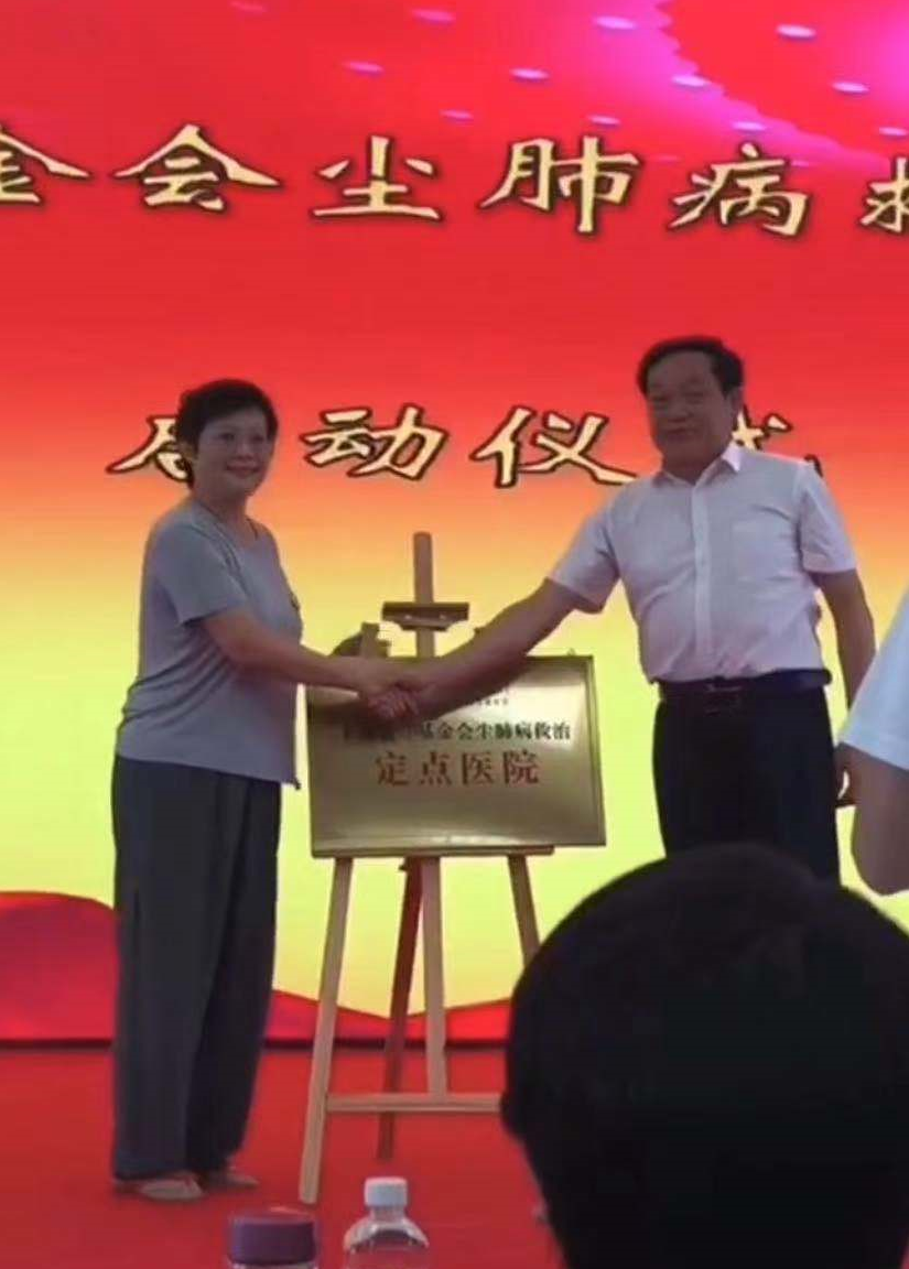 袁立|48岁袁立素颜近照曝光！身材发福打扮似路人，三婚嫁小11岁老公