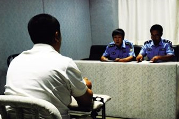 男子向同事借钱还赌债,对方不应就杀人抢劫