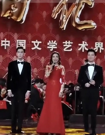 中国好声音2013|张若昀主持文联春晚!网友疑似替湖南卫视叫屈:有主持人证吗