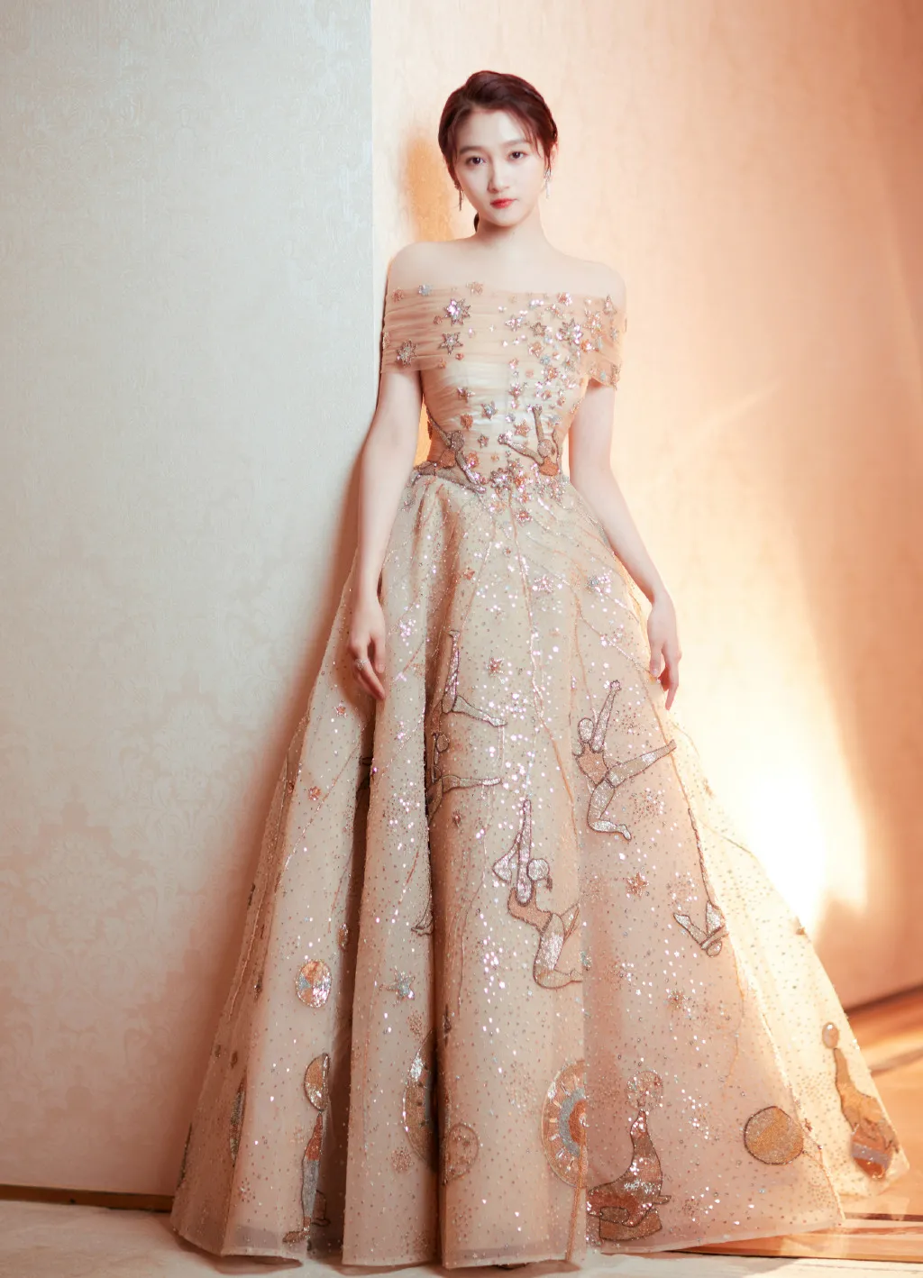 李大海|杨幂引以为傲的“漫画腰”，被迪丽热巴的“天鹅臂”秒了