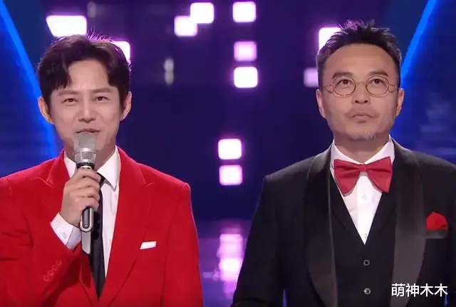 杨幂|跨年夜现场太热闹:龚俊把信带偏,杨紫被嘲脸僵,杨幂隔空献吻