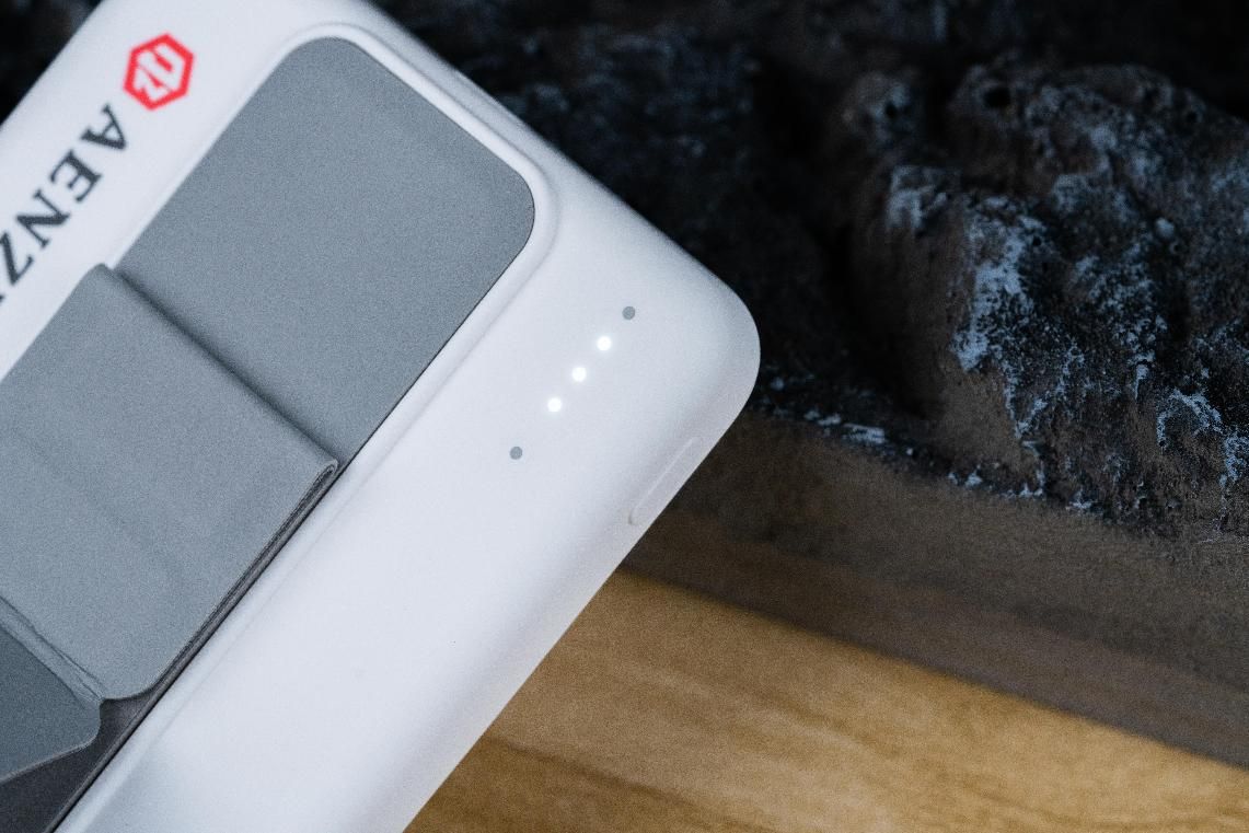 充电宝|既是充电宝又是桌面支架,AENZR磁吸充电宝