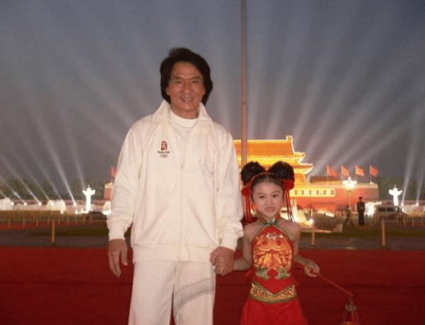 陆子艺|她6岁与成龙上春晚，14岁却因“长残”被骂出国，19岁美到认不出