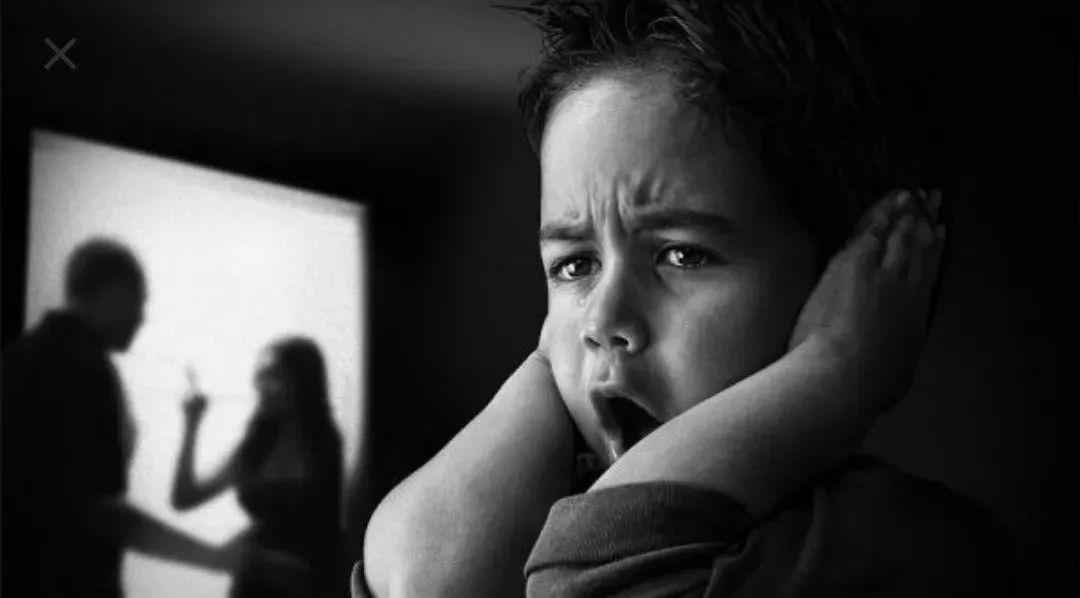 琳妹儿说|山西男孩玩球砸到老人，遭辱骂连踹12脚，家长：孩子晚上多次哭醒