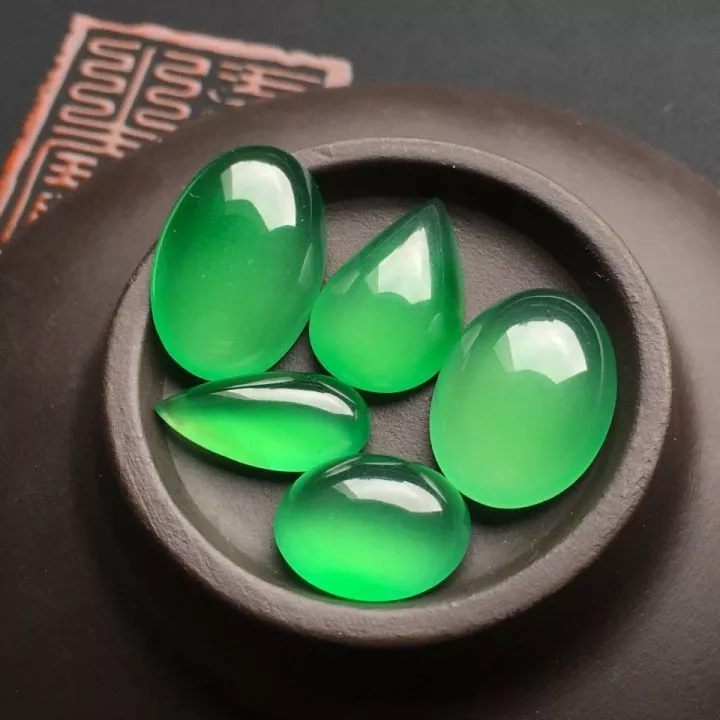 翡翠|来瞧瞧切剩下的翡翠边角料，整好了超乎你的想象