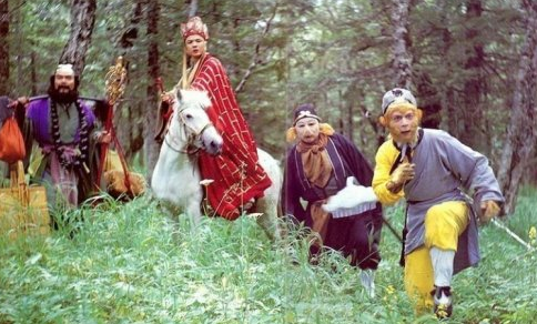 唐僧|无法重拍的瞬间：唐僧搂着观世音，如来穿着军大衣，八戒骑黑毛驴