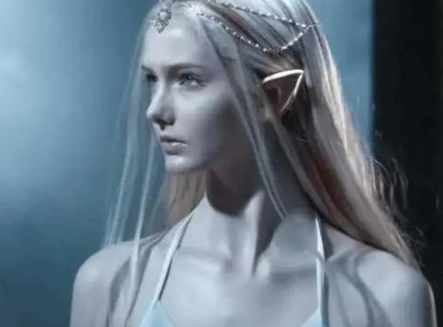 女孩|公认的全球最美女人，却被认为是电脑合成，看她素颜照后网友爱了