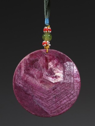 |红宝石凤凰牡丹挂佩。