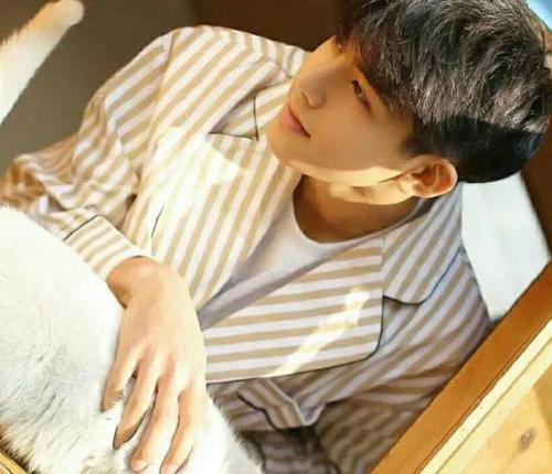 舜网 男明星的“睡衣杀”！不得不说，任嘉伦真的有“杀”到我！