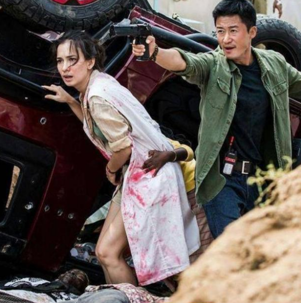 吴京|吴京为何不再提《战狼3》？李连杰6字警告：“夹起尾巴做人”！