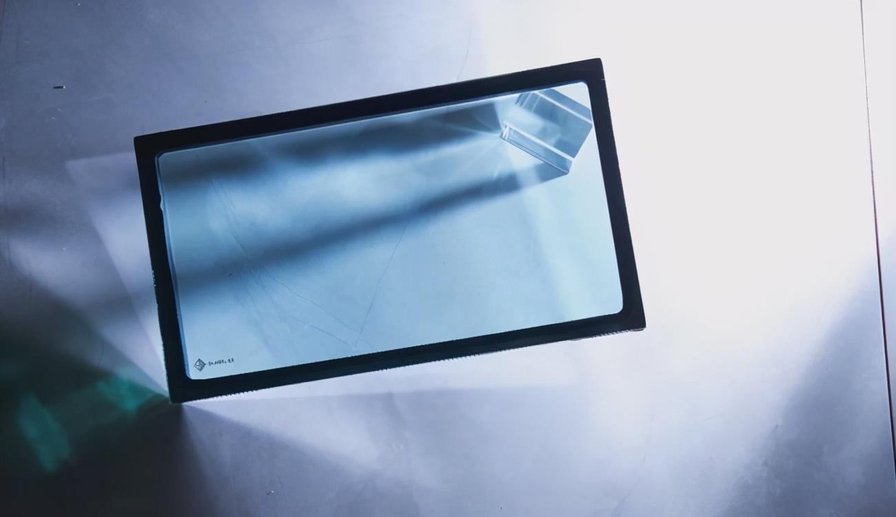 粉色|越来越多人在玻璃上装这种材料,隔热保温又降噪,砸都砸不碎