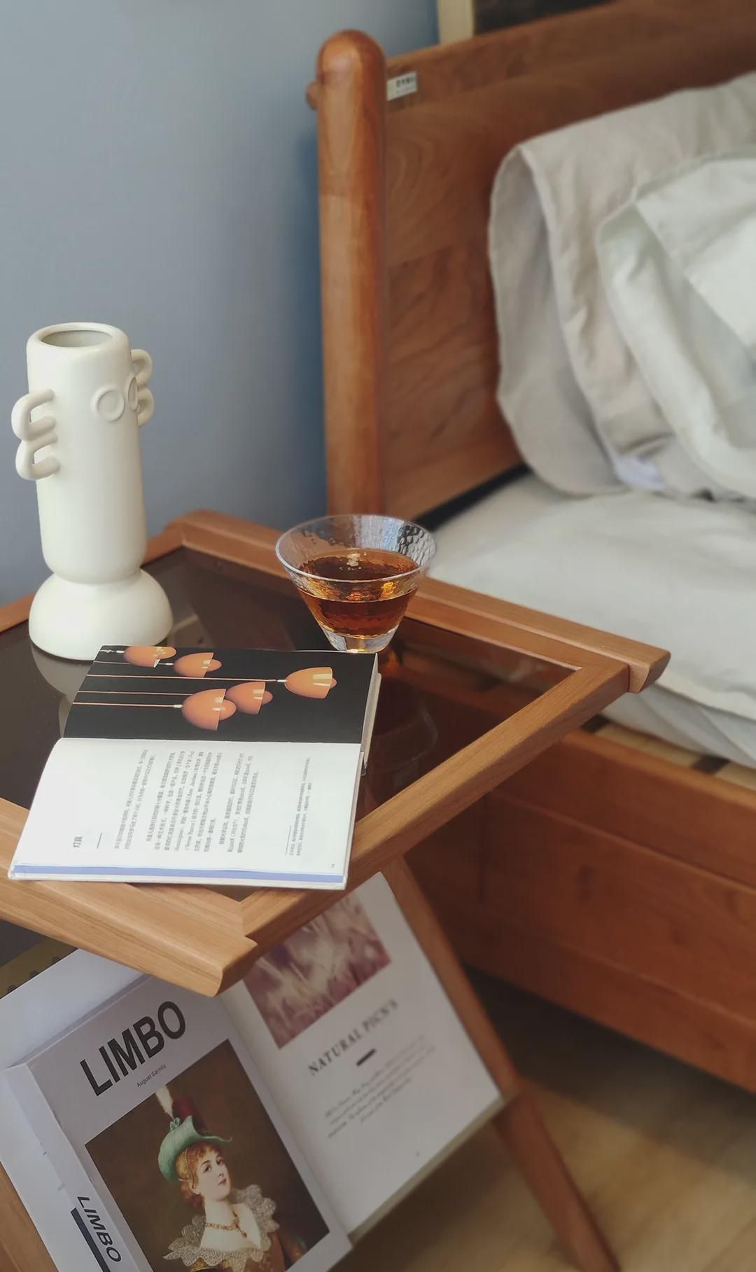 |92㎡老旧三房改造，翻新后自然温馨，最喜没有茶几与电视的客厅