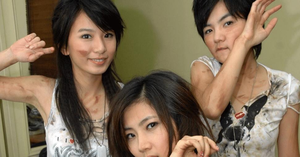 ella|Ella水中生产全程记录，十几个闺蜜旁观，男摄影师是怎么回事？