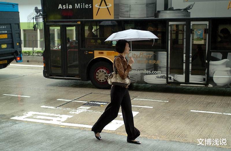 文博浅说|原配与“小三”的巅峰对决,完全不顾淑女形象了,只为一个男人?