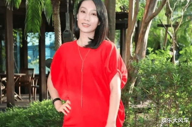 潜规则|41岁女明星遭遇潜规则，导演动手动脚还要强吻，拒绝后被对方报复