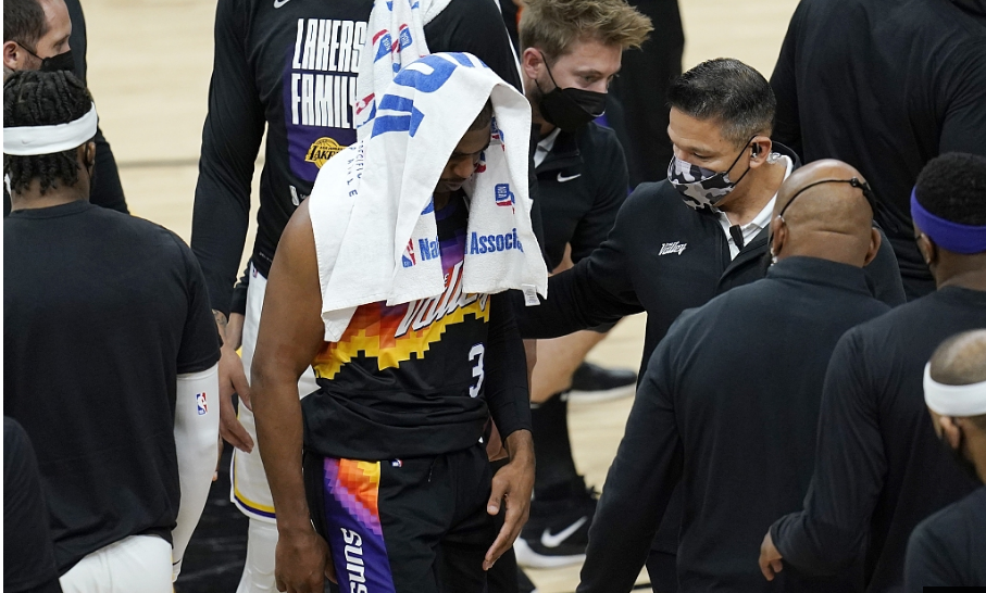 湖人队|湖人VS太阳：两节被轰28-5狂潮，詹皇下场湖人无人可用