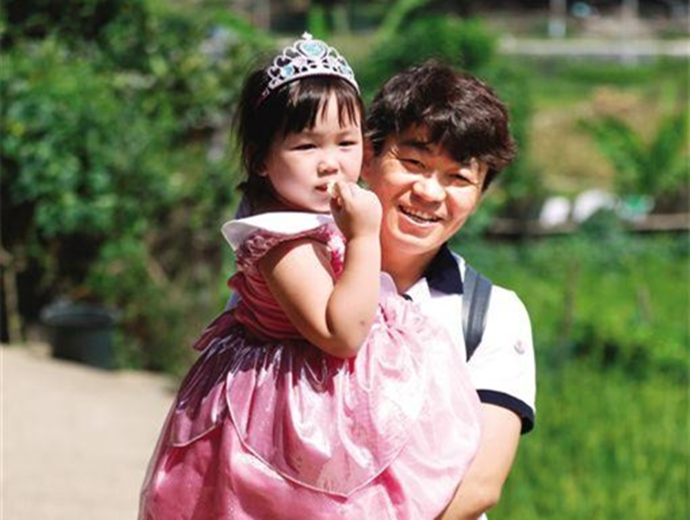 马蓉|王宝强10岁女儿长大啦！和马蓉同框双腿又细又长，长相却更像爸爸