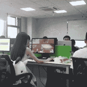 |“爬山的过程中消耗体力不少，于是看到眼前这一幕！”哇哈哈，从哪下口？