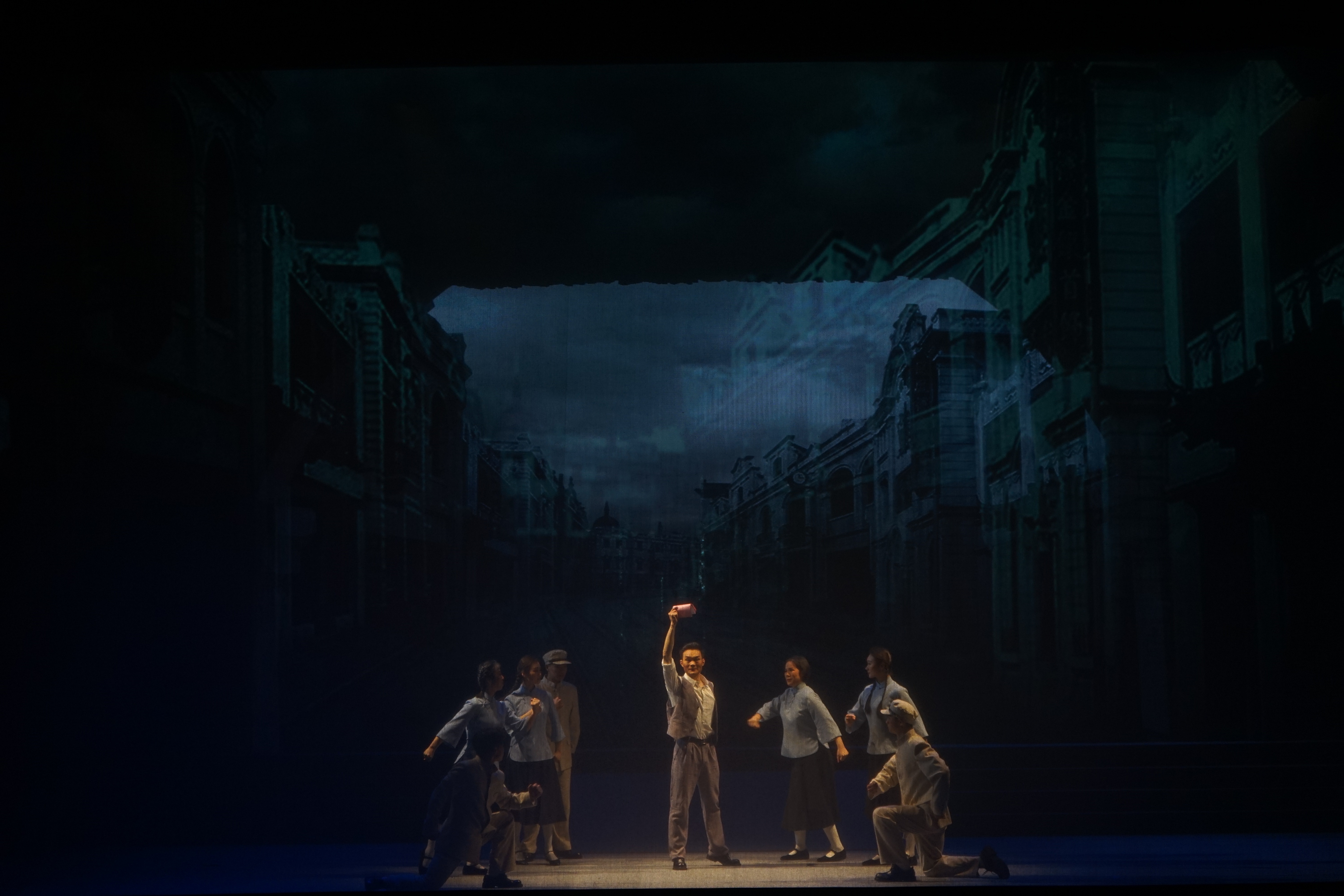 哲观世界 唱党史故事 传红色基因