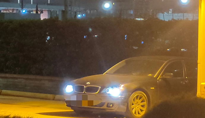 王力宏|王力宏回台后如巨星出巡淡定打招呼，四辆车接送还有员工帮忙挡镜