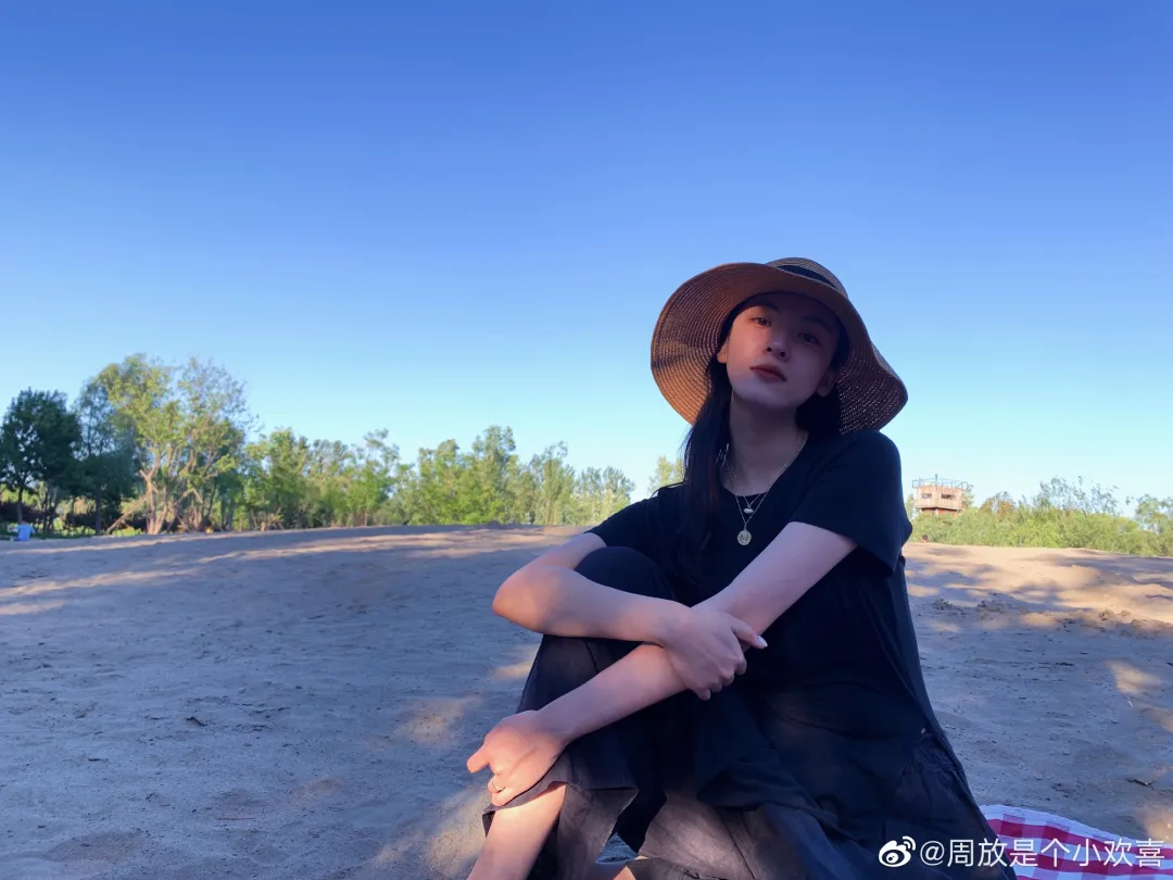 周放|被赞“内娱玫瑰”,28岁官宣嫁给幼儿园同学:娱乐圈的男人,我看不上