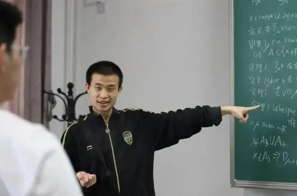 韦东奕|北大韦神“黑历史”，迟到、偏科成常事，还曾拿过“倒数第一”