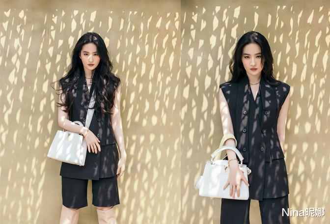 Nina昵娜|34岁刘亦菲这眼神太绝了，穿盔甲式西装配漆皮长靴，盖不住这锋芒