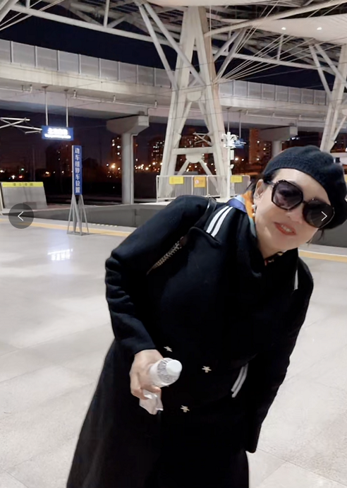 山口百惠|汪小菲恢复单身后,妈妈连开两场直播送福利,透露汪小菲离婚后现状