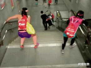 “和朋友一起住酒店，卫生间的小铁棍是干嘛的？”