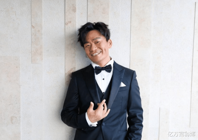 亿万富翁娜|王宝强解释为何捐款100万要加儿子的名字,儿子原来是美国籍