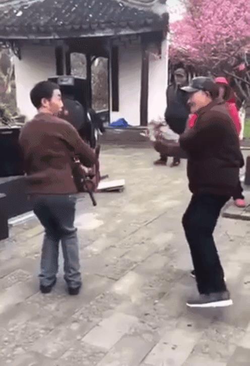 家居设计小居居 当代老年人图鉴：美声+rap? 爷爷奶奶比你新潮