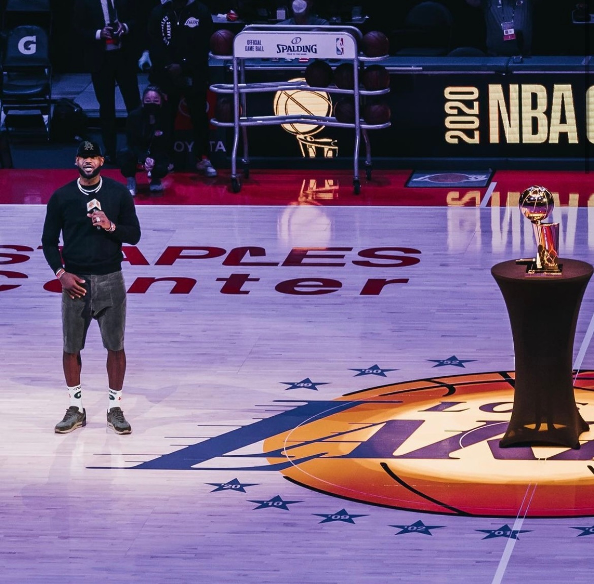 勒布朗·詹姆斯|湖人124比122火箭！有谁注意詹姆斯赛后发言，短短7字下决心