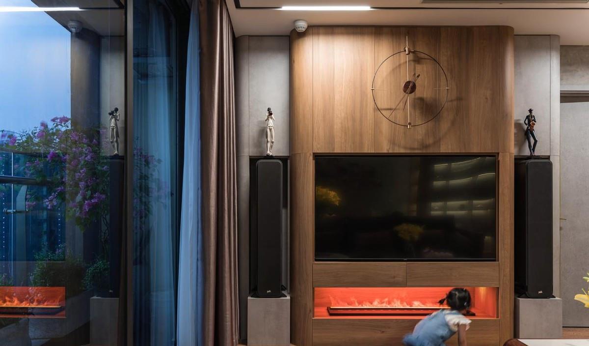 浴缸挪到阳台,楼梯下打造景观,180平顶楼复式,住着不输别墅!