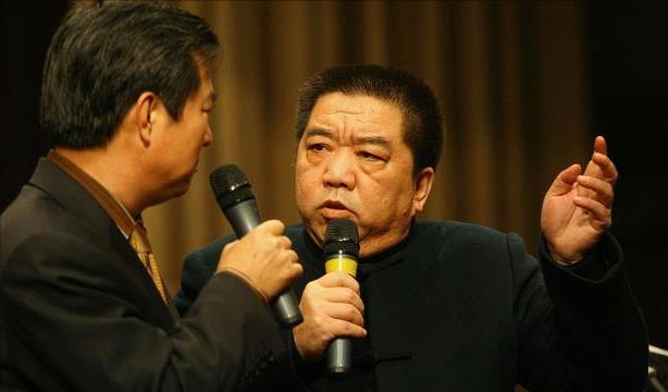 郭德纲|师徒先后上阵，责骂郭德纲相声低俗，德云社沦为娱乐性群体