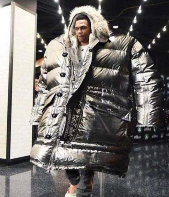 威斯布鲁克|三消息,老板送威少纪念球衣,詹姆斯掉出MVP榜,皮蓬小女友曝光