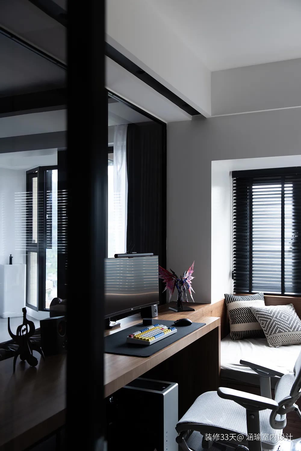 |装修设计：82平现代深色高级质感一人居