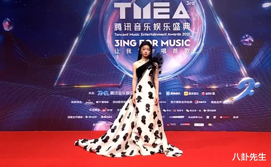 郁可唯|音乐盛典红毯高清照：郁可唯卡粉，刘雨昕状态好，金子涵发福