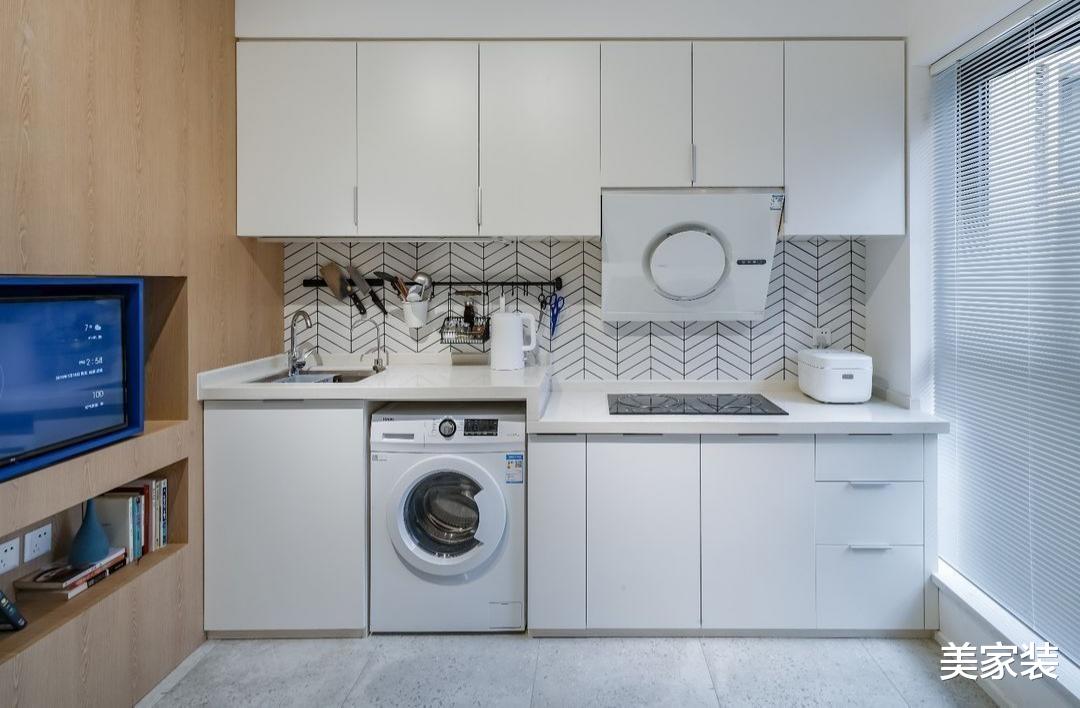 22平米公寓，改造成设施齐全的功能房，电视还是旋转的！