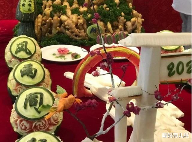 暖妈育儿经|大学食堂花样多,微积分WIFI密码不算啥,“阴间布置”你见过没?