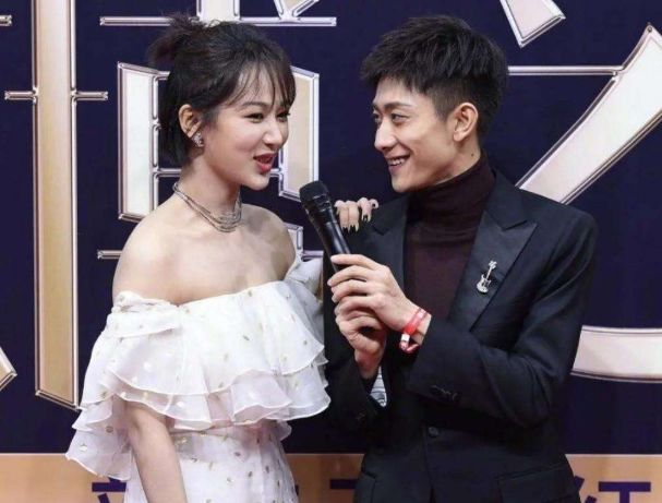 杨紫|路人镜头下的杨紫长啥样？去掉10级美颜滤镜后，终于相信李现审美