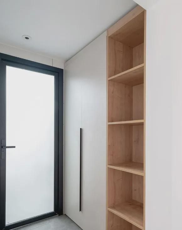 榻榻米|客厅阳台装榻榻米,浴室柜外移,简约风格两房装修很唯美!