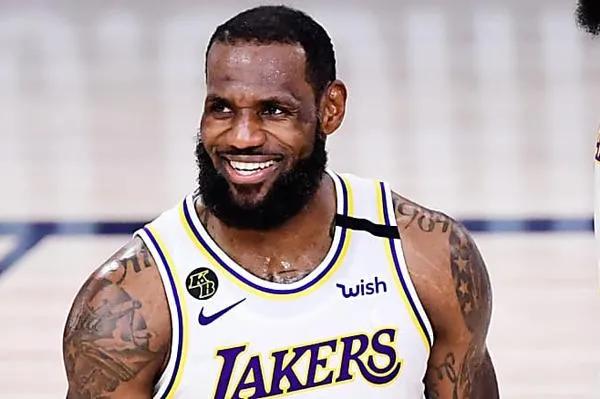 斯蒂芬·库里|美媒列出了库里明年夏天加盟湖人的五大原因,库里有机会拿到FMVP