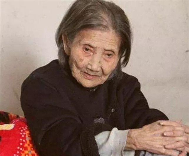 杨炳莲|杨炳莲:16岁被掳上山成压寨夫人,只因太好看,她到底有多美?