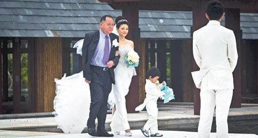 搜狐|他竟然沦落到跟网红抢饭吃？！