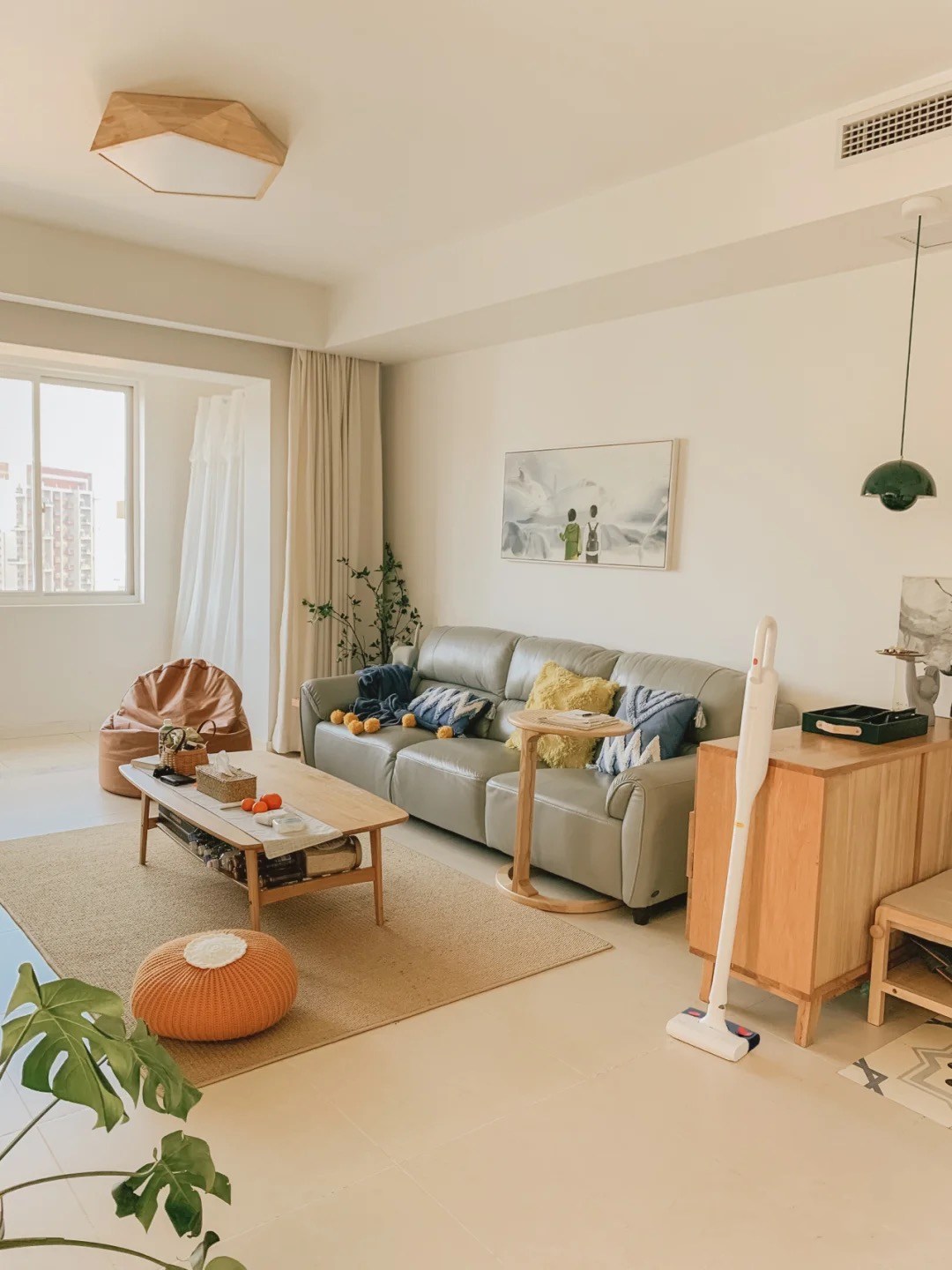 |90后女生家中的精致场面，进门就是风景，入住两年依然整洁温馨