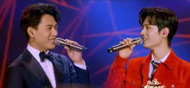 肖战|肖战探班靳东《林深见鹿》！请剧组喝奶茶味道很友好，不客串？