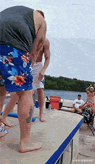 奚梦瑶|“刚认识的女友做完美甲后跟我显摆,分分钟拉黑断分手”哈哈哈